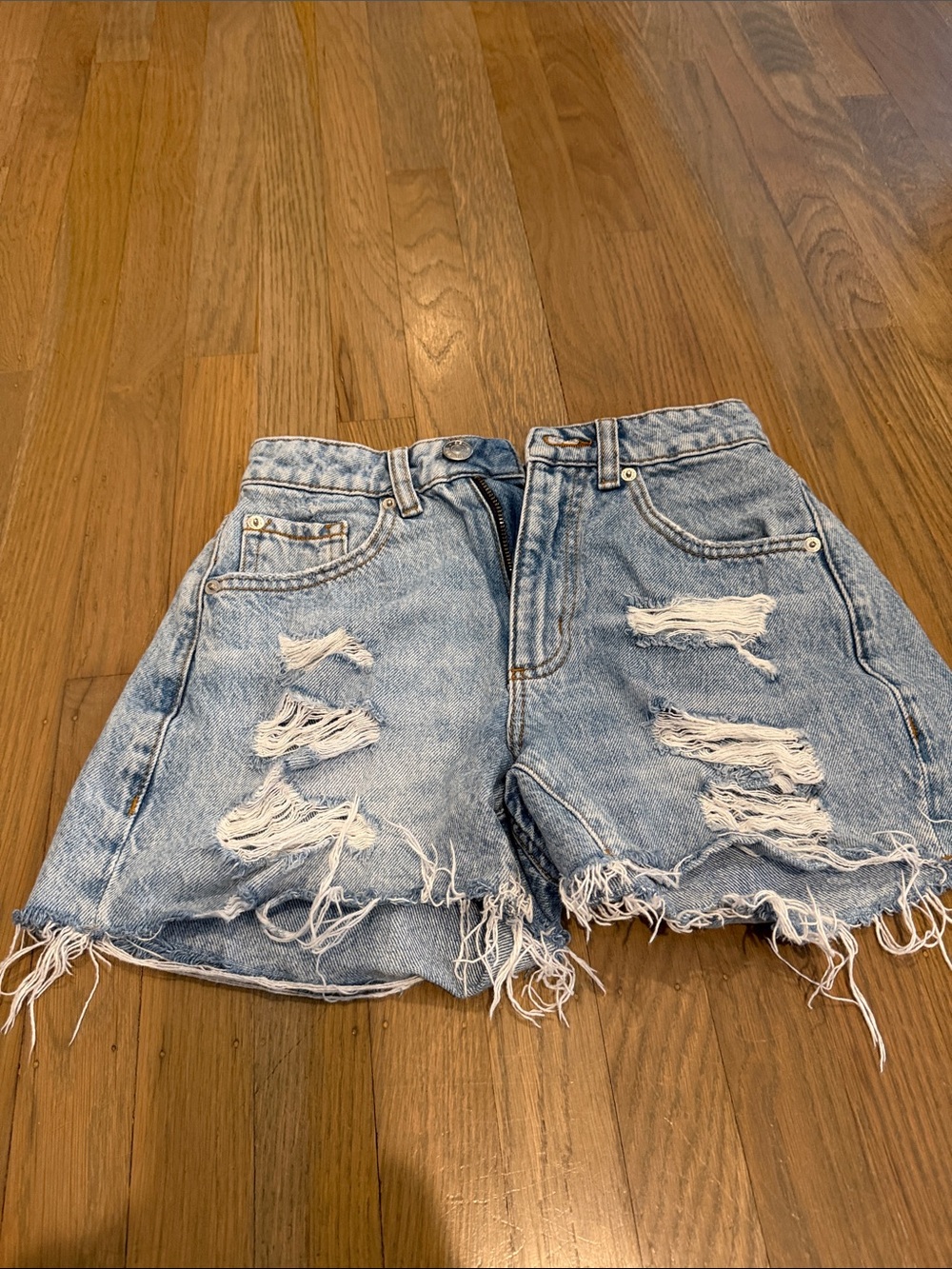 GARAGE_Classic Distressed Light Blue Denim Shorts